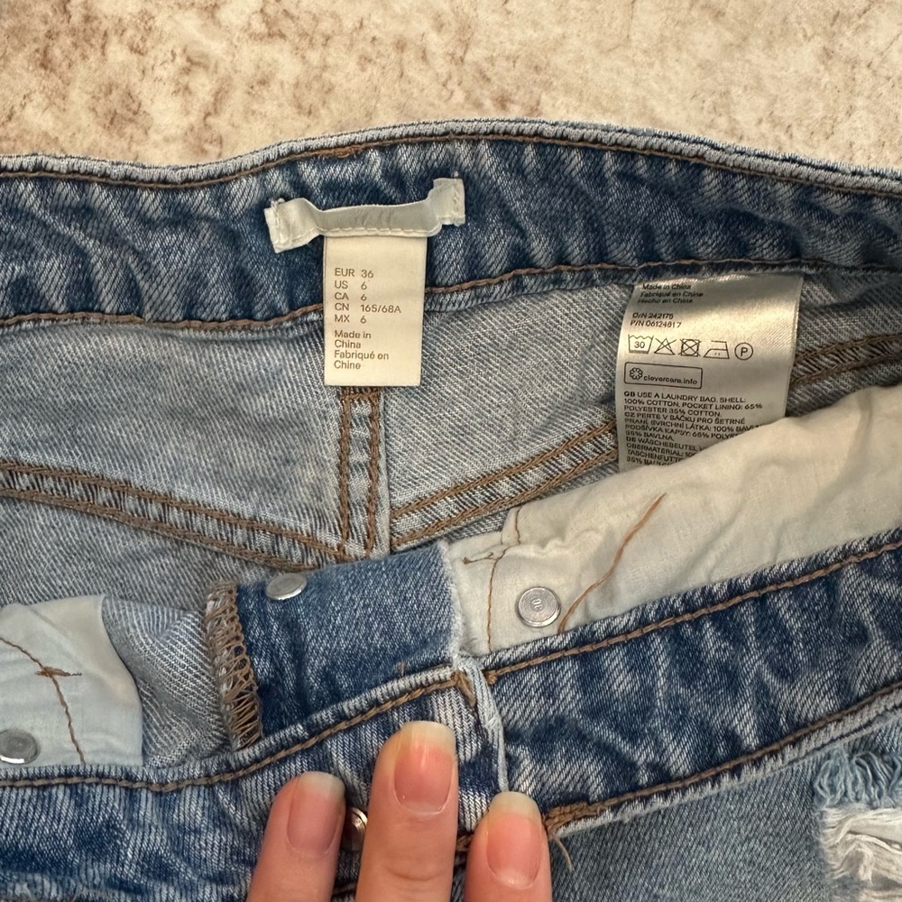 High-Waist Distressed Denim Shorts - Light Blue - Picture 4 of 4